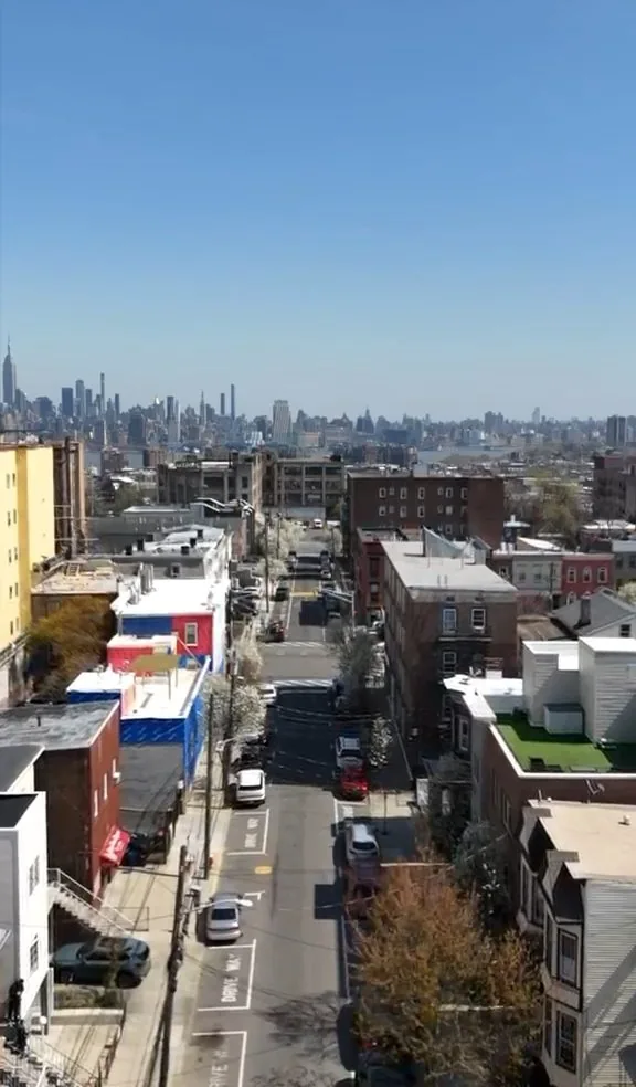 The site seen from Sixth Street